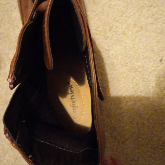 NWOT Booties (9.5 WW) - Picture 7 of 10
